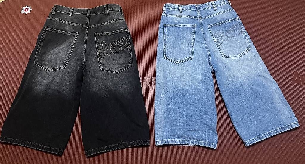 Jeans: Baggy Jeans Shorts   Schwarz & Hellblau – D'occasion à Rheinau par Orcas 1