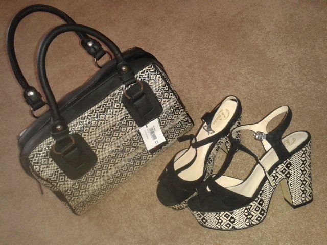 Borse da donna: Set Schuhe & Tasche - NEU !!! – Nuovo e nell'imballaggio originale da Widnau venduto da Schurlibua