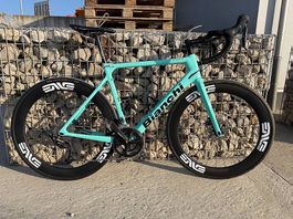 BIANCHI Sprint 105 DISC - 11 SP - Carbone avec accessoires 