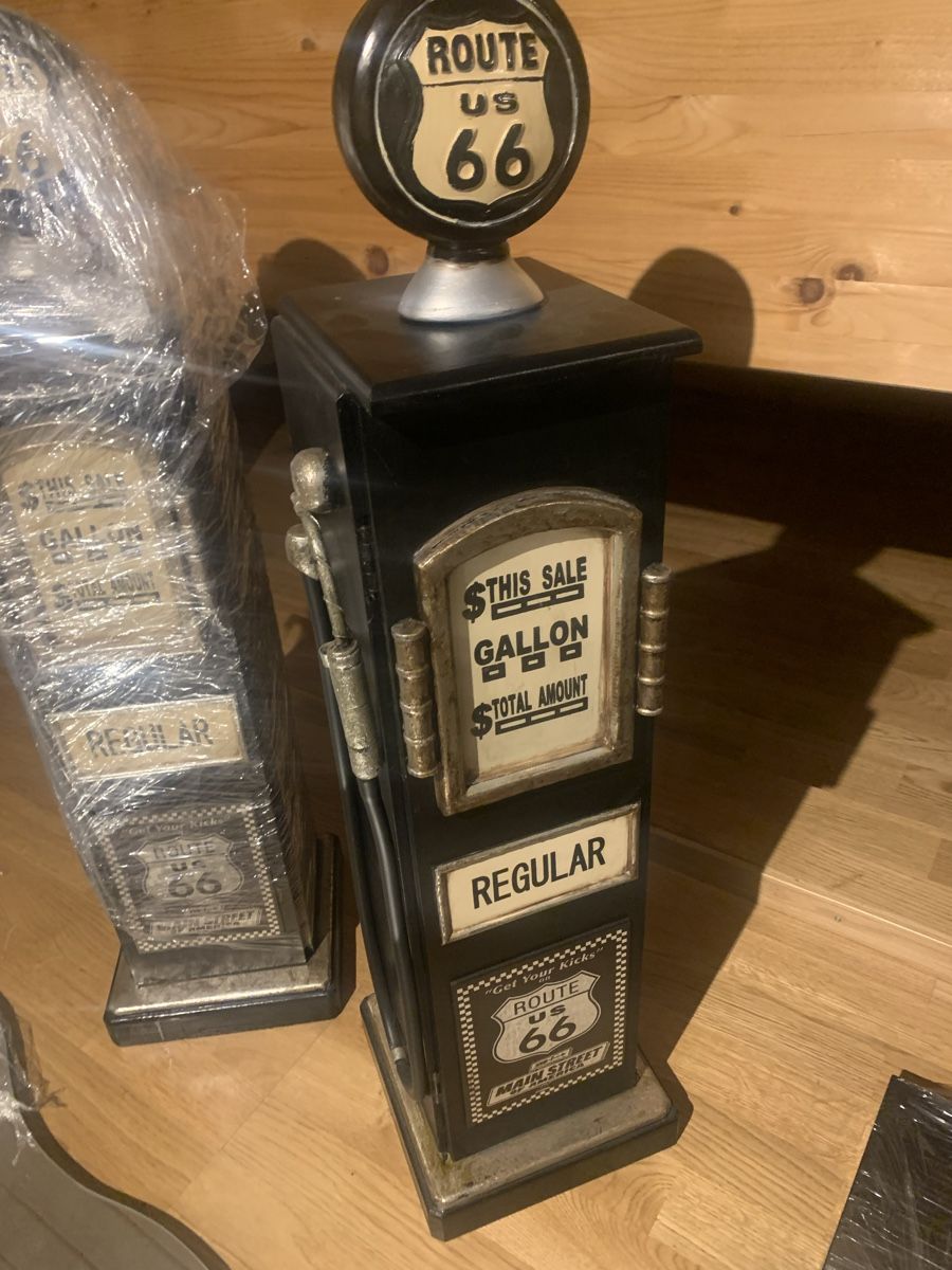 Regale: 2x Route 66 CD Regal, Zapfsäule – Gebraucht aus Uetliburg SG von