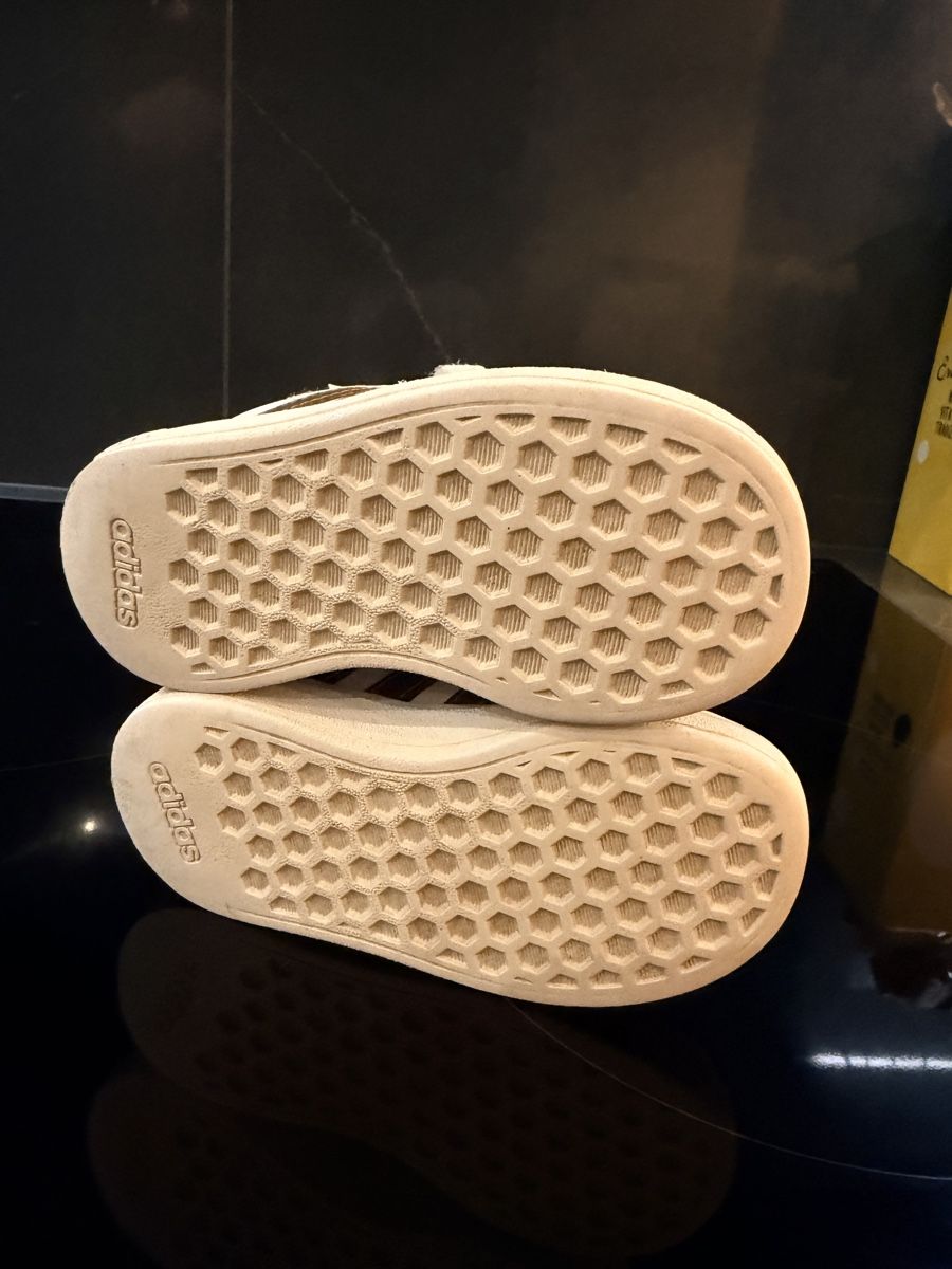 Adidas Chaussures garçon: Adidas nr.23 – D'occasion à Sigirino par RamonaLamboo 3