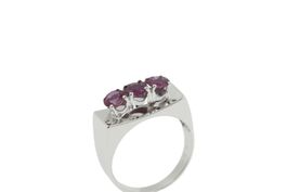 Moderner Ring mit 3 Rubinen in 18K Weissgold *S2555