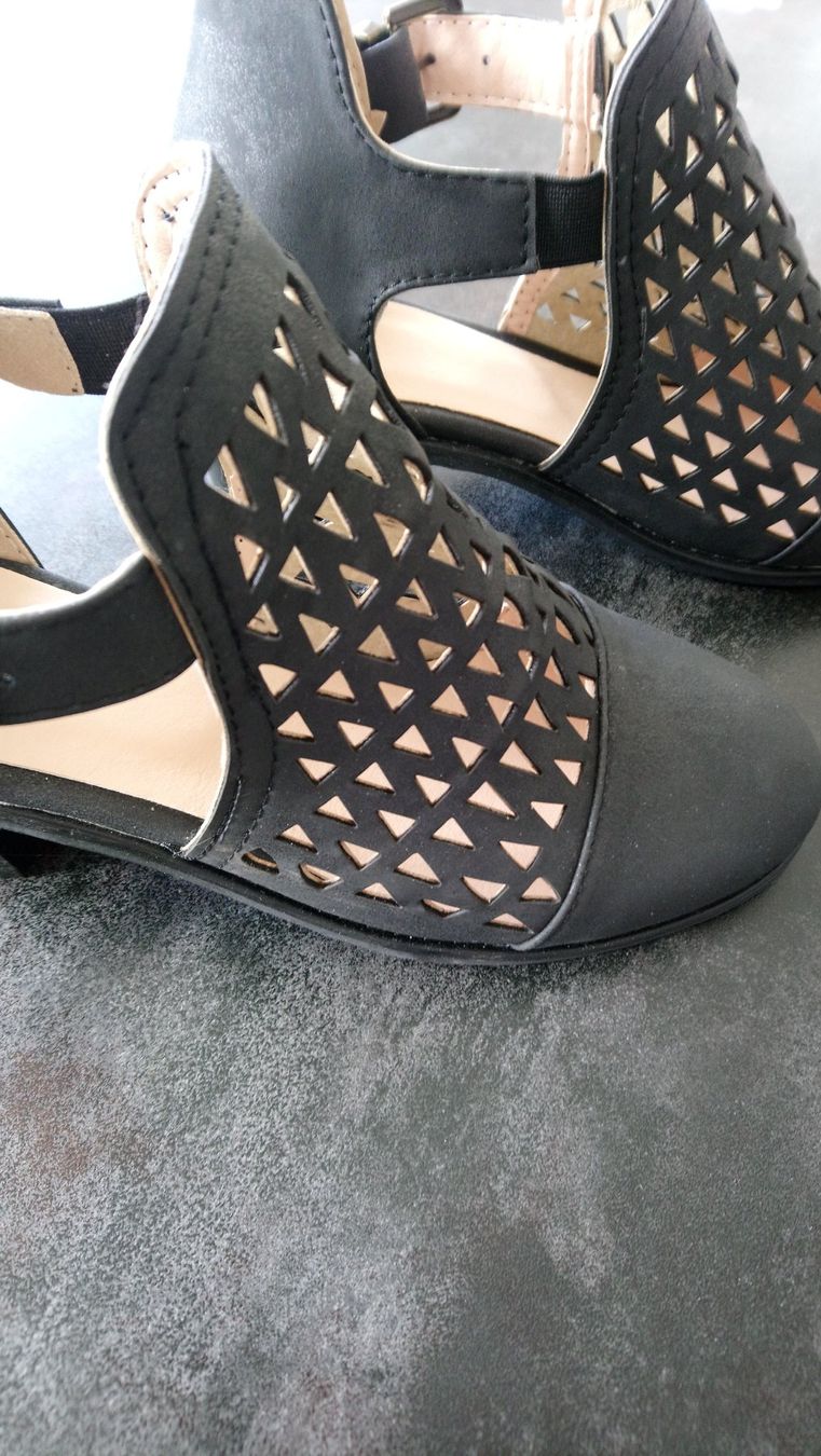 Damenschuhe: Wunderschöne Sandaletten, schwarz, Gr. 37, neu – Neu (gemäss Beschreibung) aus Boll von frauweber 1