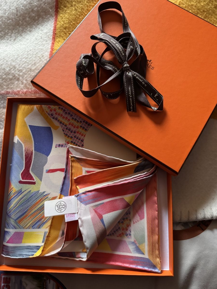 Hermès Foulard & Sciarpe: Hermès Marble Wow – Nuovo e nell'imballaggio originale da Genève venduto da Allisgood