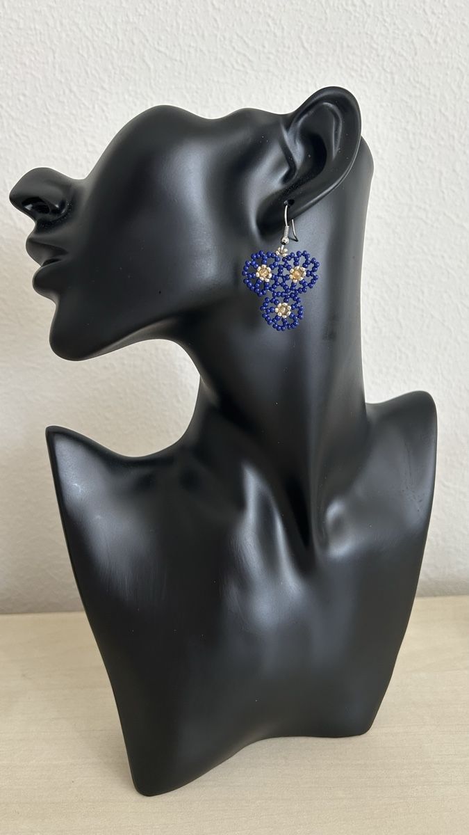 Orecchini pendenti & Orecchini a lobo: Blaue Blumen Perlen Ohrringe Handarbeit – Nuovo (secondo la descrizione) da Ettiswil venduto da nat_9vgc