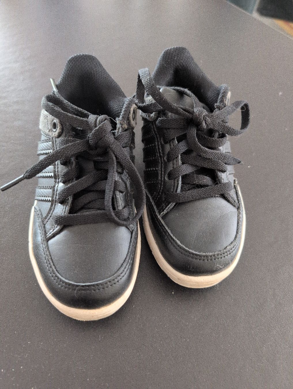 Scarpe per ragazzi: Adidas Schuhe, Gr. 28.5 – Usato da Hagneck venduto da fischli80 1