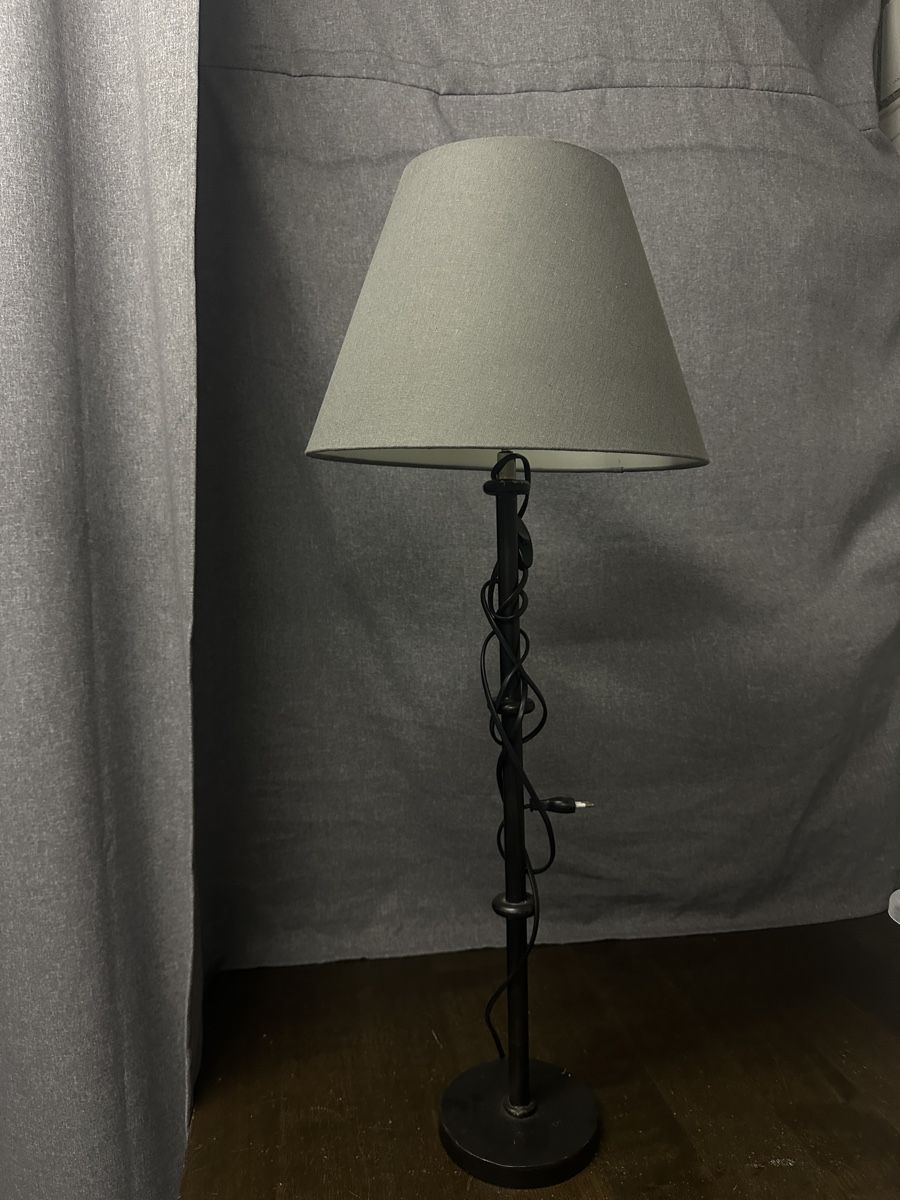 Lampen: Tischlampe schwarz mit grauem Schirm  – Gebraucht aus Windisch von nin_rtk7 2