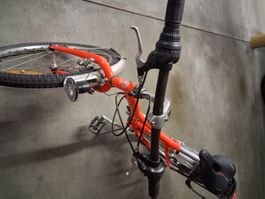 Schickes oranges Velo, fahrbereit für den Sommer 2026!