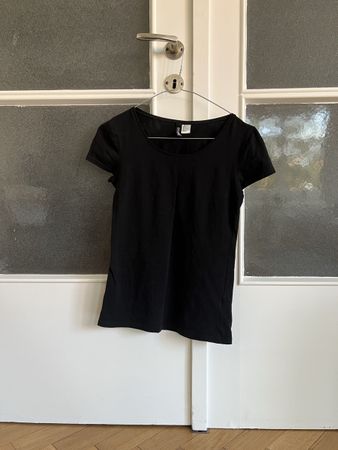 H&M Black T-Shirt, size S