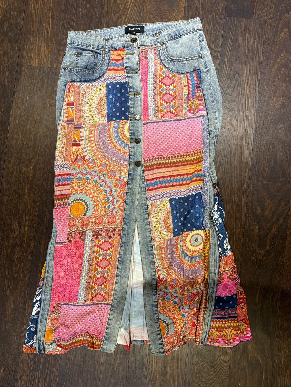 Desigual Jupes: Desigual Jeansrock Patchwork Ethno Print Grösse 40 – D'occasion à Gerzensee par Puce12