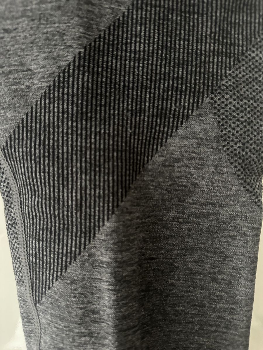 H&M Lotti di vestiti: H&M seamless gym set, size S – Usato da Uster venduto da Monika_OB 4