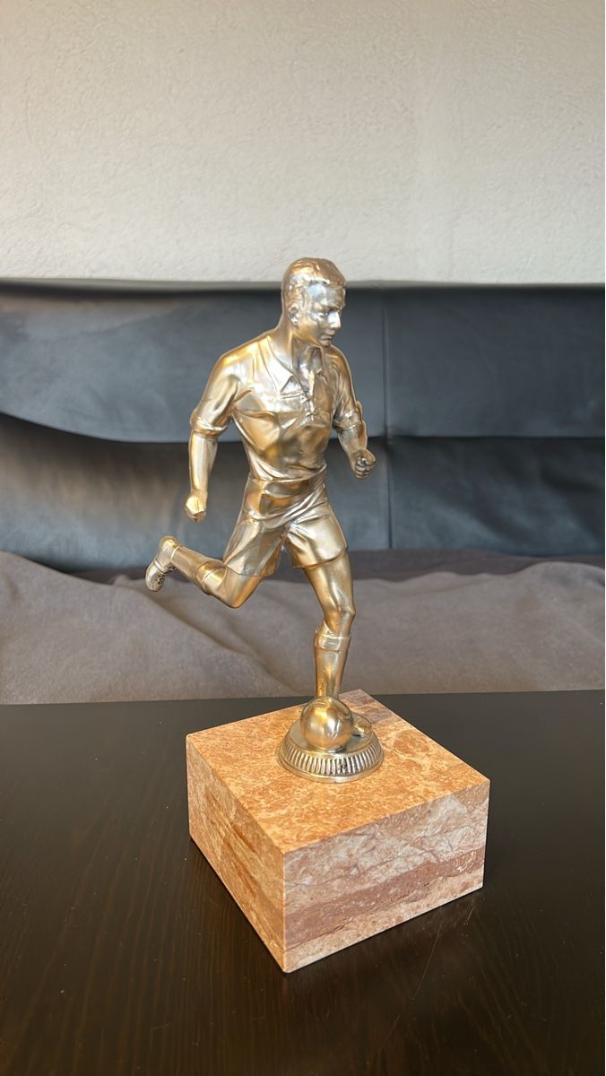 Trophée - Micro doré | Le Géant de la Fête
