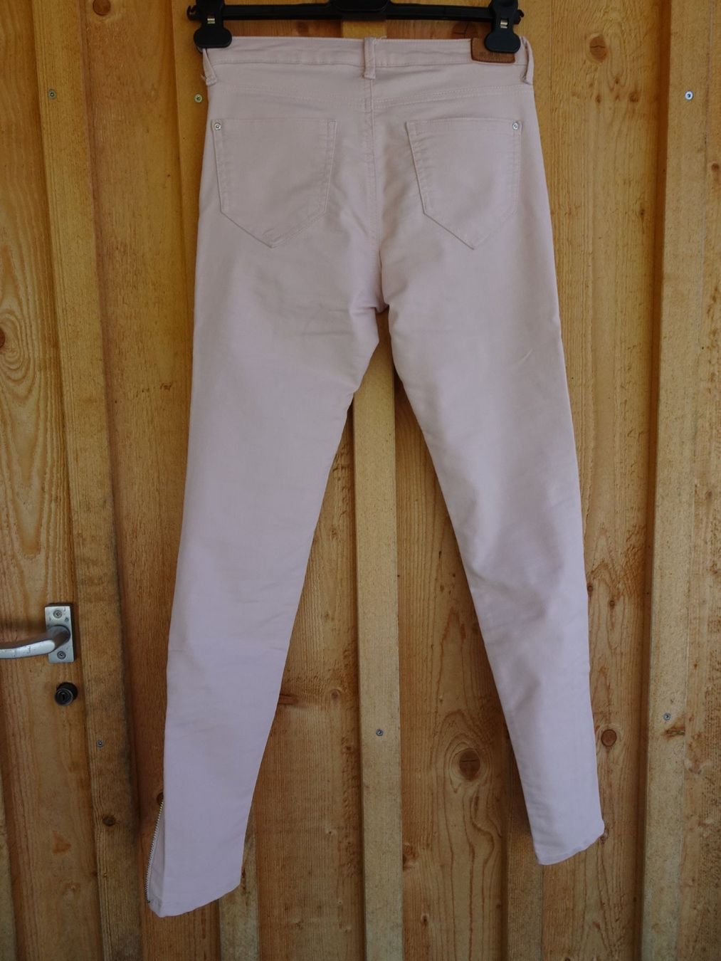 Zara Pantaloni: Uni rosa Stretch Hose von Zara Gr. 34 oder XS - 221035 – Usato da Küssnacht am Rigi venduto da Good4Deckeli 1