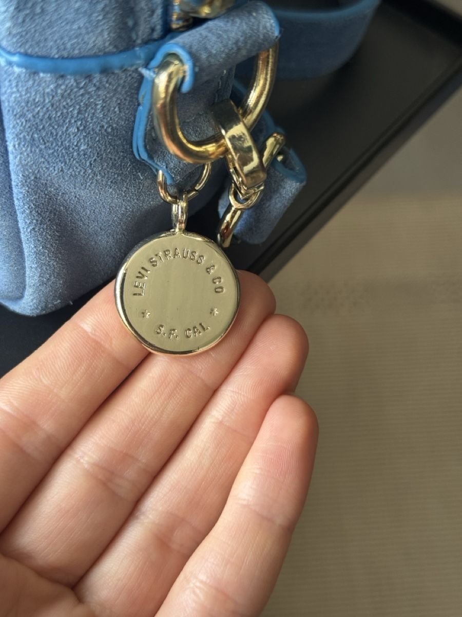 Levi's Sacs femmes: Sac Levi’s en daim bleu clair – cuir véritabl – Neuf (Voir description) à Vuippens par Anna_as 4