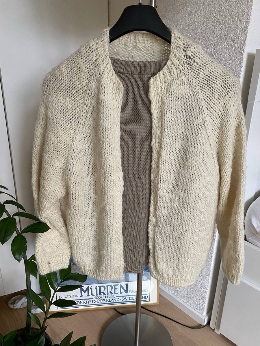 Maglioni & Felpe: Handgestrickte Cardigan – Nuovo e nell'imballaggio originale da Aeschi b. Spiez venduto da dar_sjp8 1