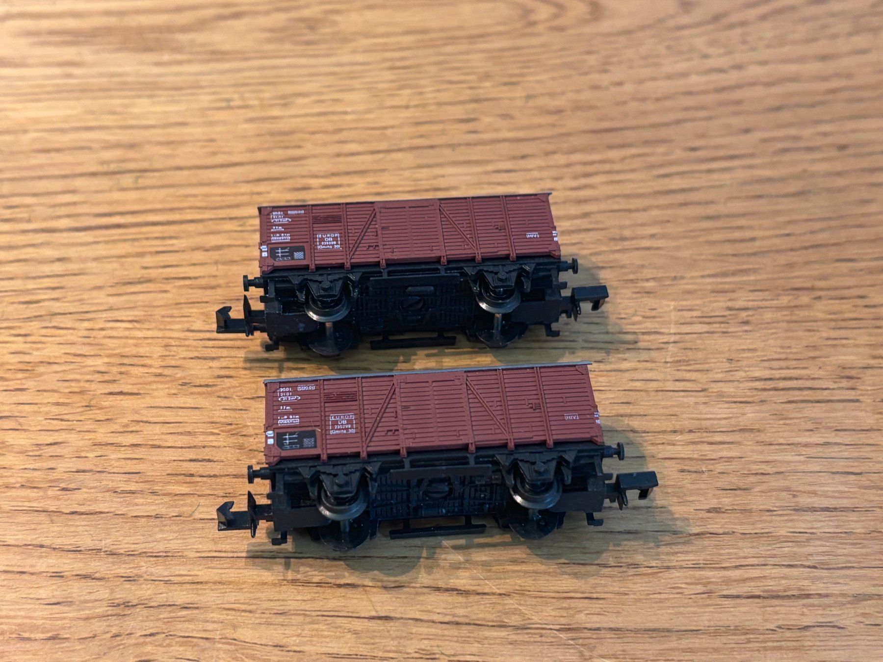 Modellini di ferrovie: *e1356: 2 Güterwagen (Spur N) – Usato da Birsfelden venduto da Birs_25 3