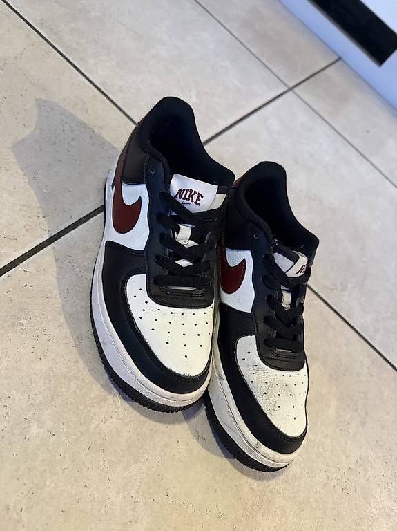 Scarpe da uomo: Nike Sneaker Low (Gr. 37,5) – Usato da Luzern venduto da Samira._.