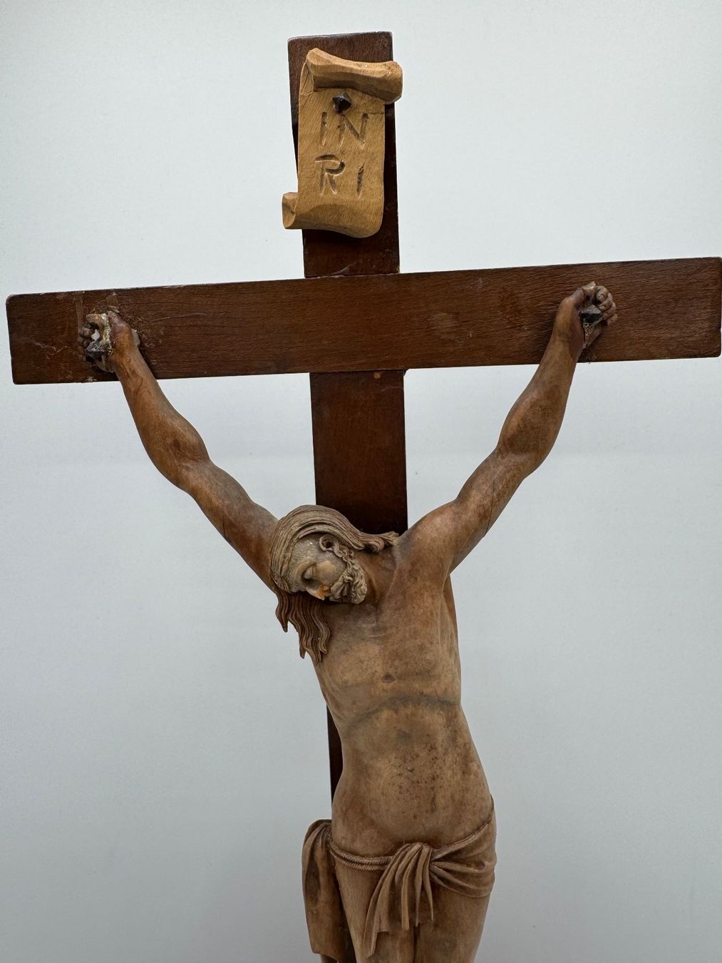 Statuette: Holz-Kruzifix mit Jesus Figur – Usato da Sachseln venduto da BONATI01 1