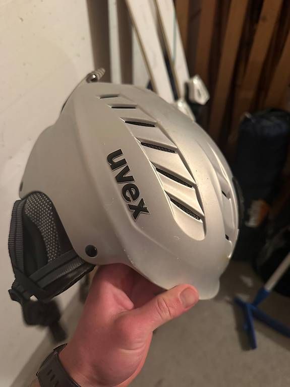 Caschi: Uvex Skihelm Grösse ML (5860 cm) – Usato da ostermundigen venduto da chi_v5gp