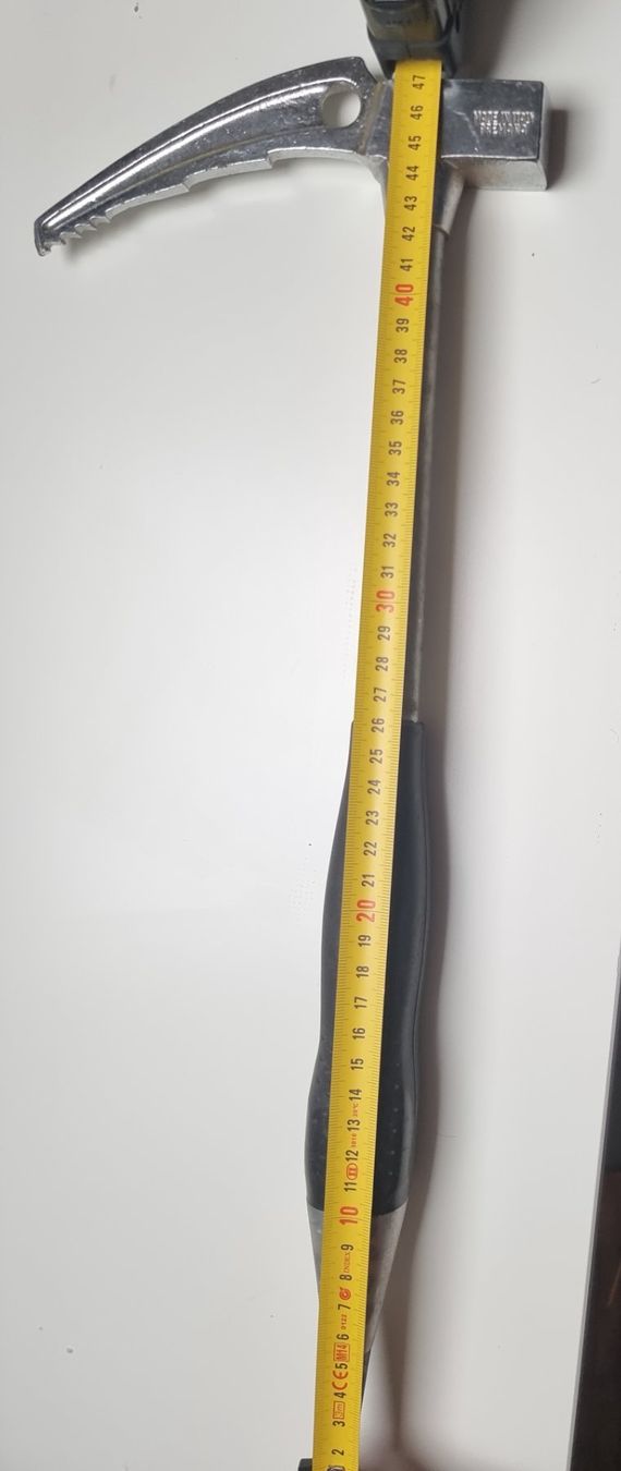 Attrezzatura da arrampicata: Vintage Ice Axe - Classic Mountaineering Tool – Usato da Rolle venduto da Groovytrain 1