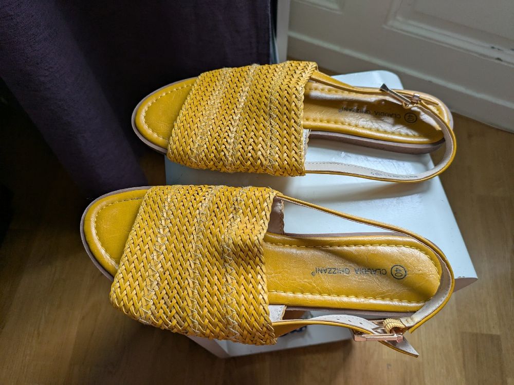 Chaussures femmes: Stylish mustard yellow summer sandals, size 40, like new! – D'occasion à Carouge GE par Shifty_Shift