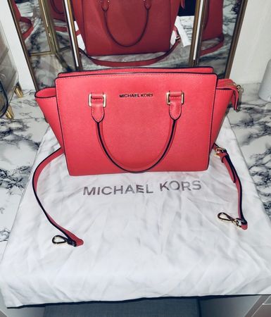 Merveilleux Sac "Selma" Michael Kors couleur corail