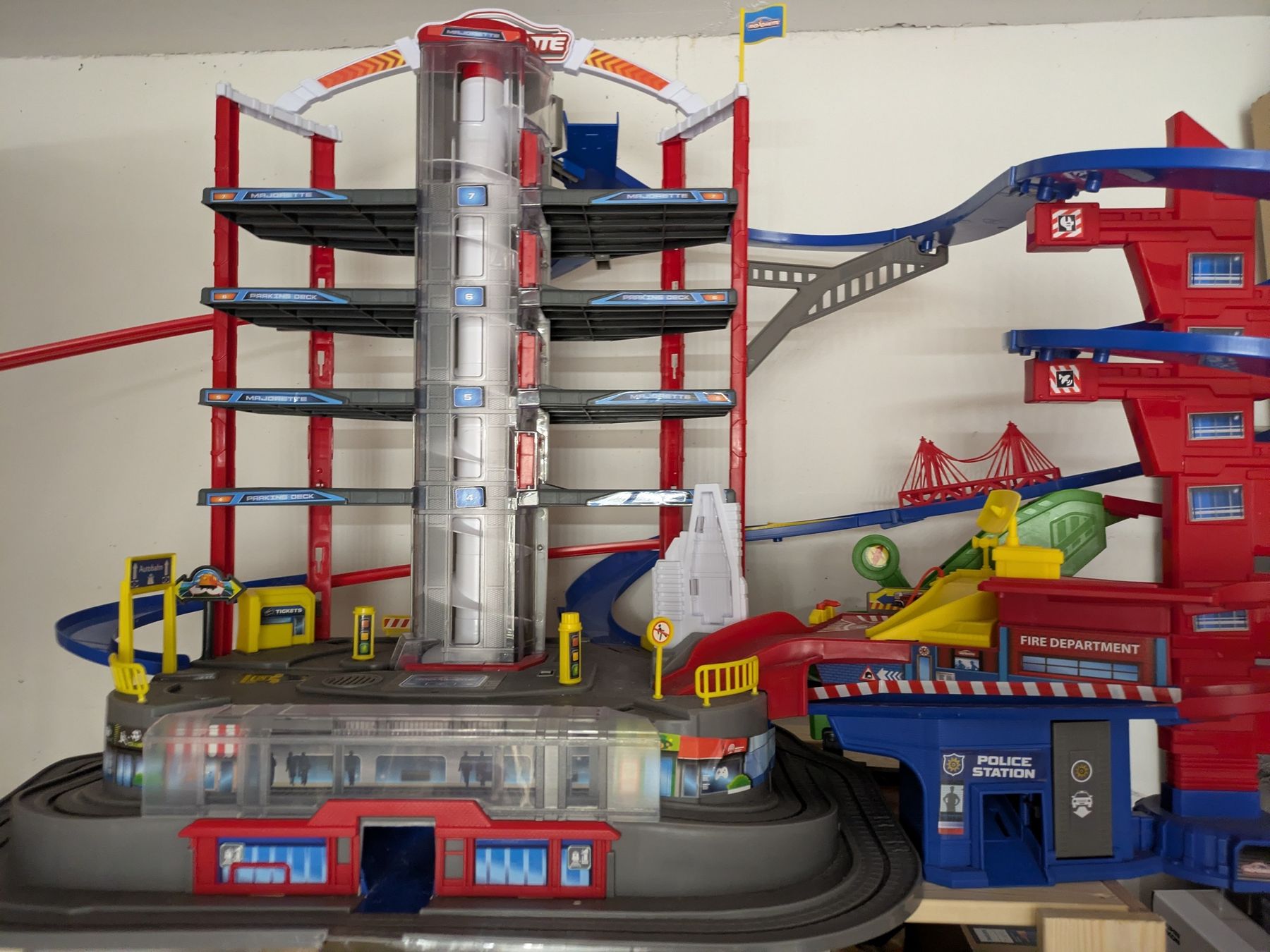 Majorette Jouets: Majorette Super City Garage – D'occasion à Zürich par s--h
