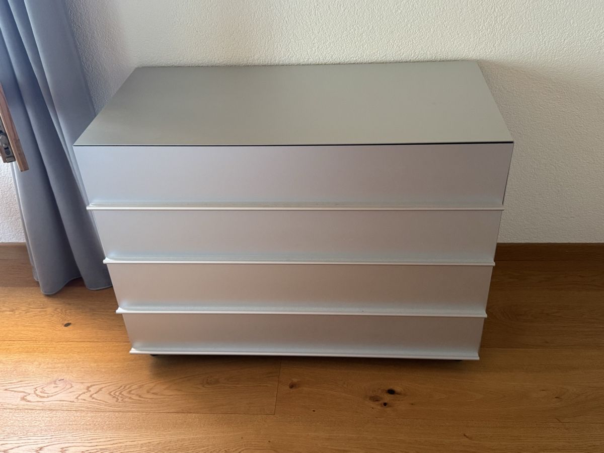 Team By Wellis Cassettiere: Kommode Team by Wellis Aluminium – Usato da Zuchwil venduto da Bluejay79
