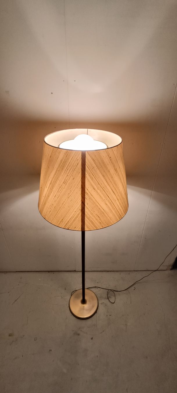 Lampade: Stehlampe Design Holz Messing Retro  – Usato da Pfäffikon ZH venduto da K-V-M 1