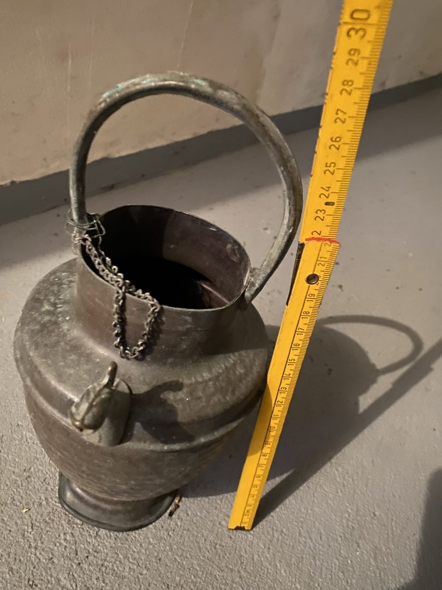 Caraffe: Antike Kupferkanne mit Deckel und Kette – Usato da Buchrain venduto da Sisi83 5