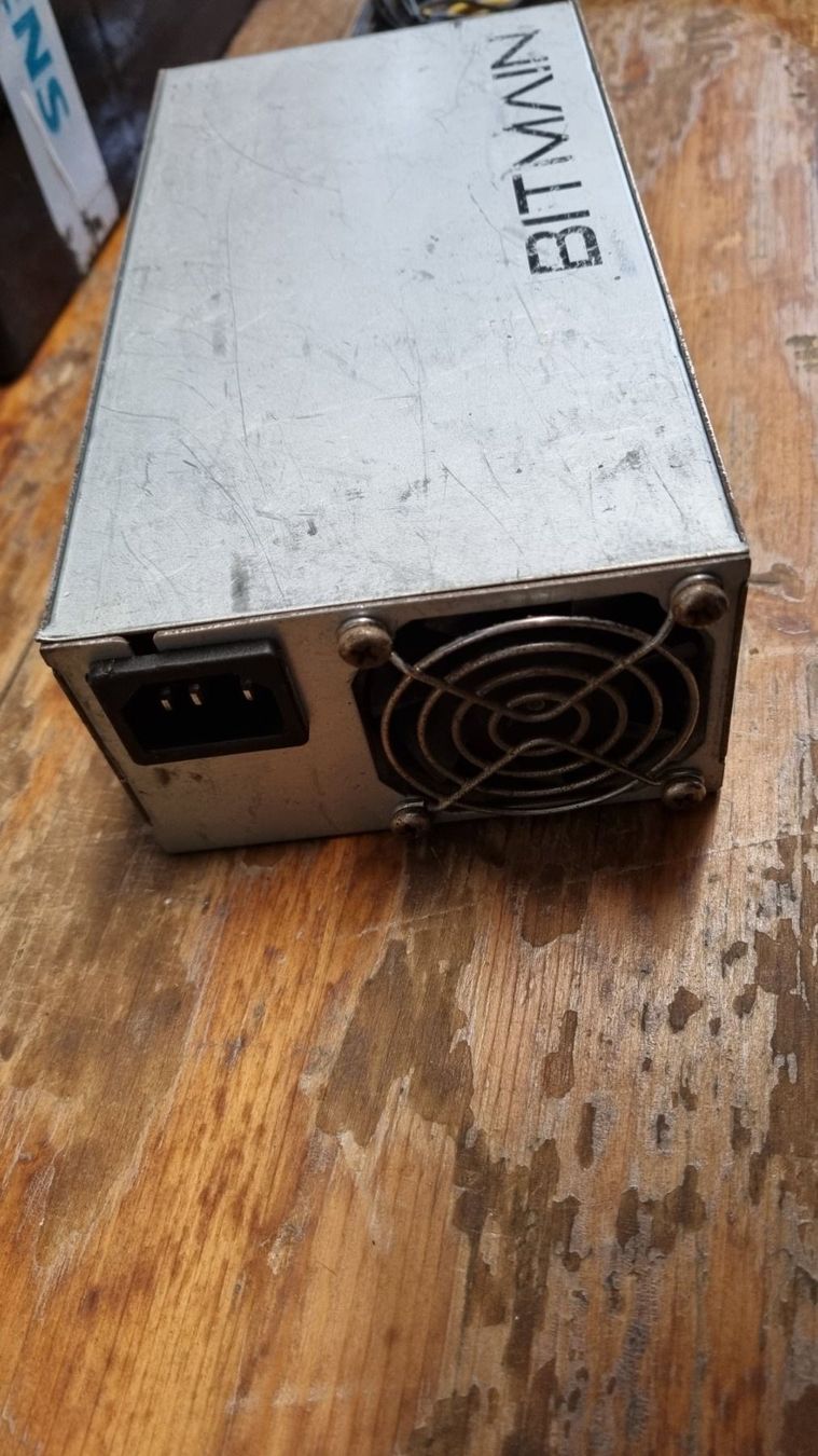 Bitmain Coin Miner: PSU APW 3 1600W – Usato da Dorf venduto da Miner-supply 2