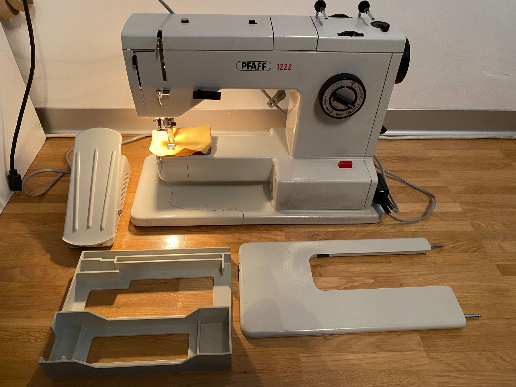 Pfaff Macchine da cucire: Pfaff 1222 Nähmaschine – Difettoso da Rotkreuz venduto da mia_dc2r 2