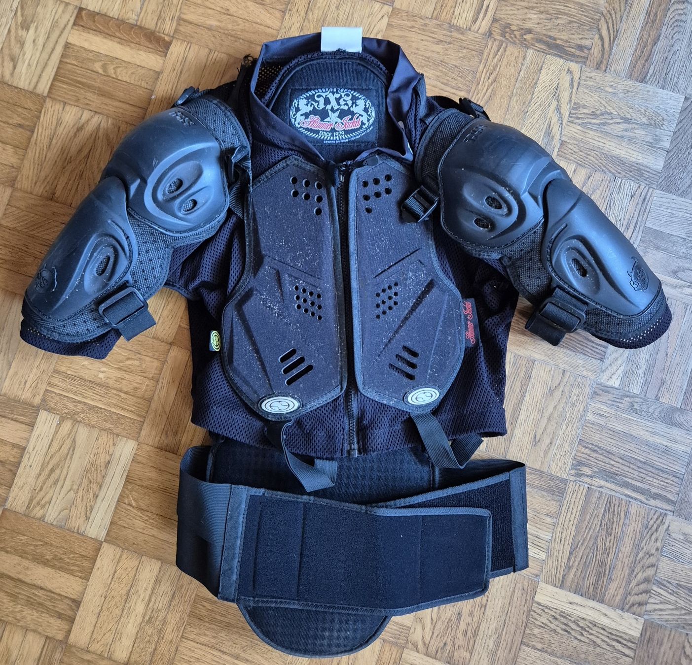 IXS Schutz & Schoner: Brustpanzer – Gebraucht aus Buchs LU von 1yvez
