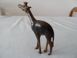 Antike Giraffenfigur aus Horn, handgeschnitzt!