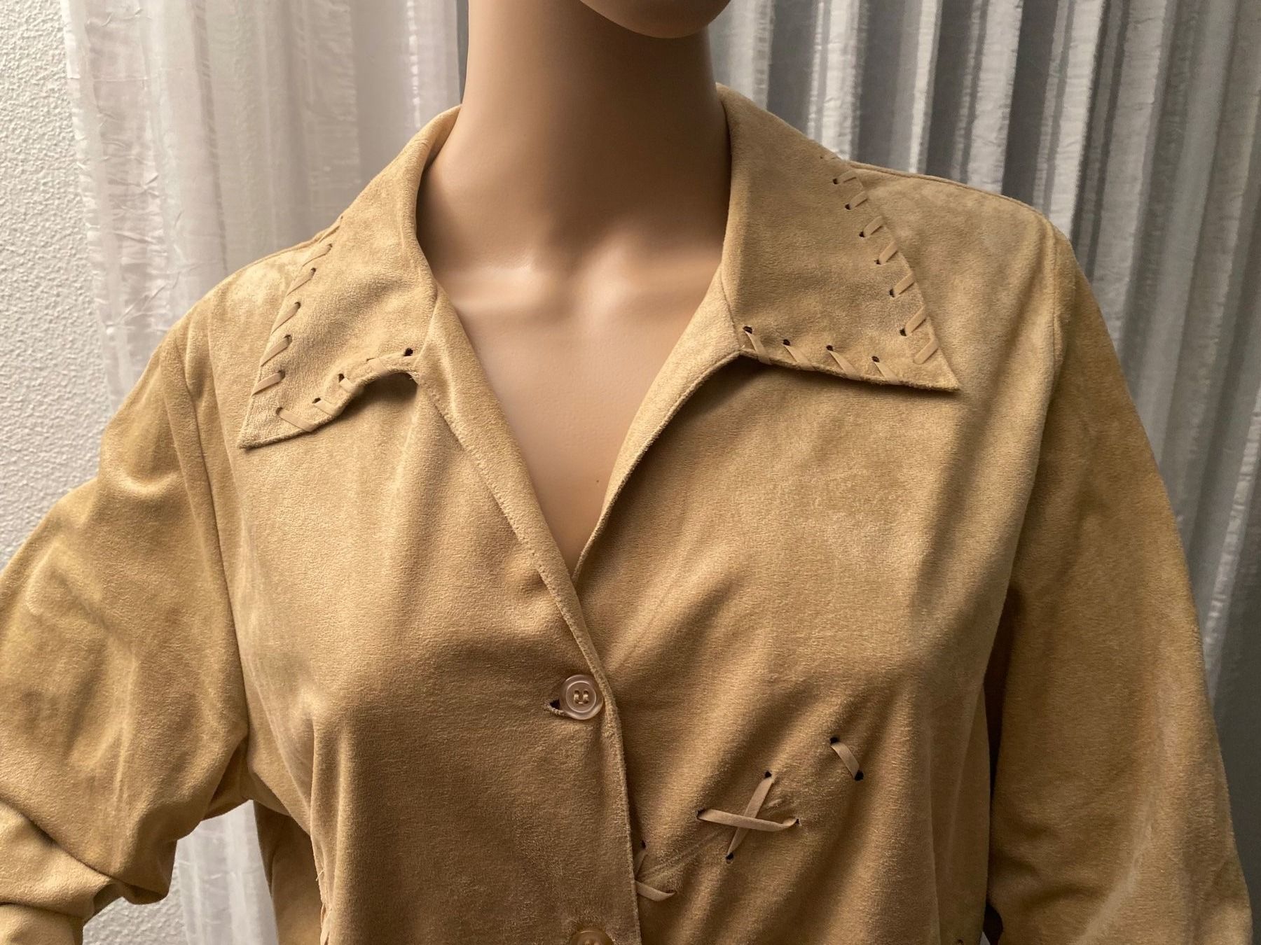 Camicette: Extravagante seltene Kunstwildleder-Bluse, beige, Gr. 46 – Usato da Winkel venduto da ferrari2022 2