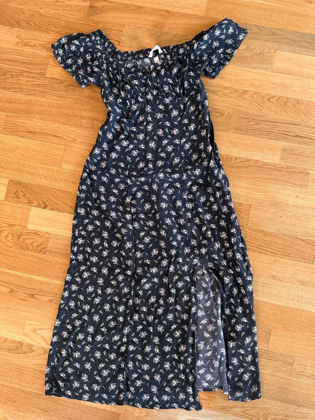 H&M Vestiti: Sommerkleid mit Schlitz. Viskose. Gr. 36. – Usato da Zürich venduto da Sunnyflower97 5