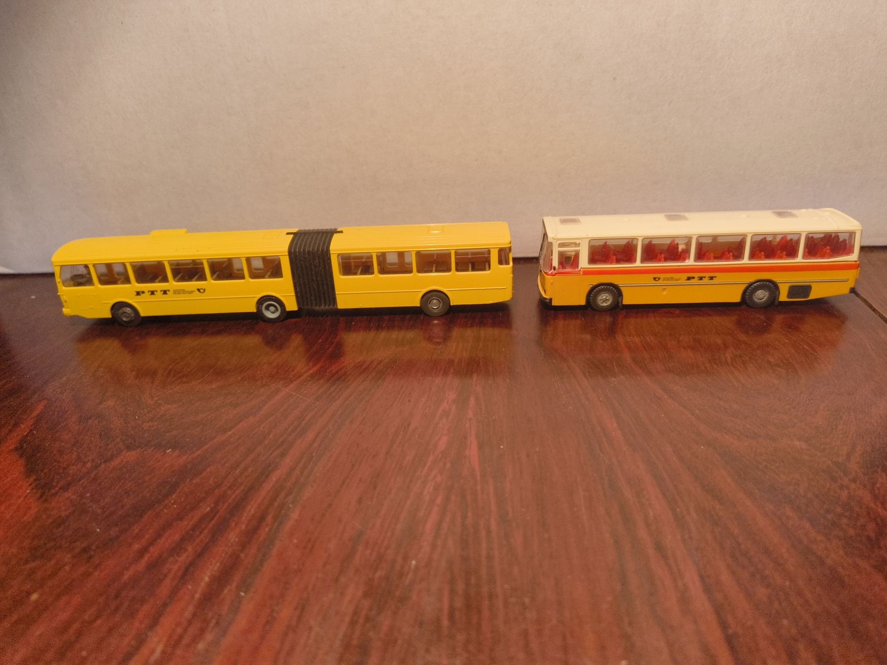 Wiking Modellini d'auto: 2 Modellbau Postauto Kunststoff RMM u Wiking – Usato da stettlen venduto da VintageBern_ch