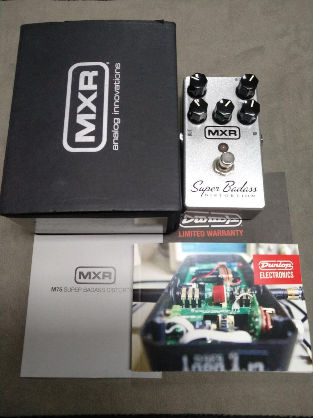 Musikinstrumente: MXR 75 Super Badass Distortion! Full Set! Original Box & Doc – Neu (gemäss Beschreibung) aus Cama von Superbayer