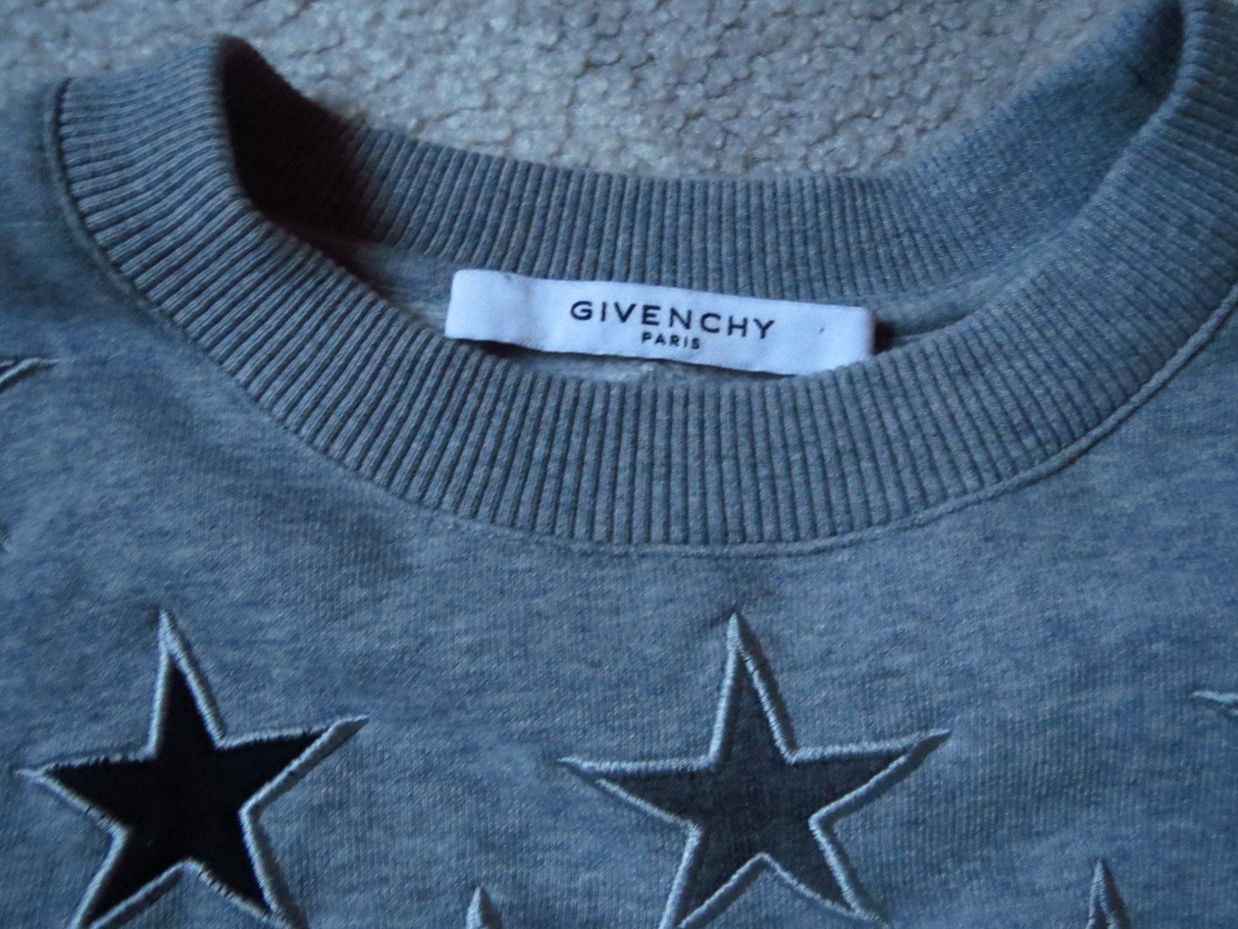Maglioni & Felpe: toller GIVENCHY PARIS Damen Pullover XS mit Sternen/NP 920.- – Usato da Kiental venduto da Anna8702 2