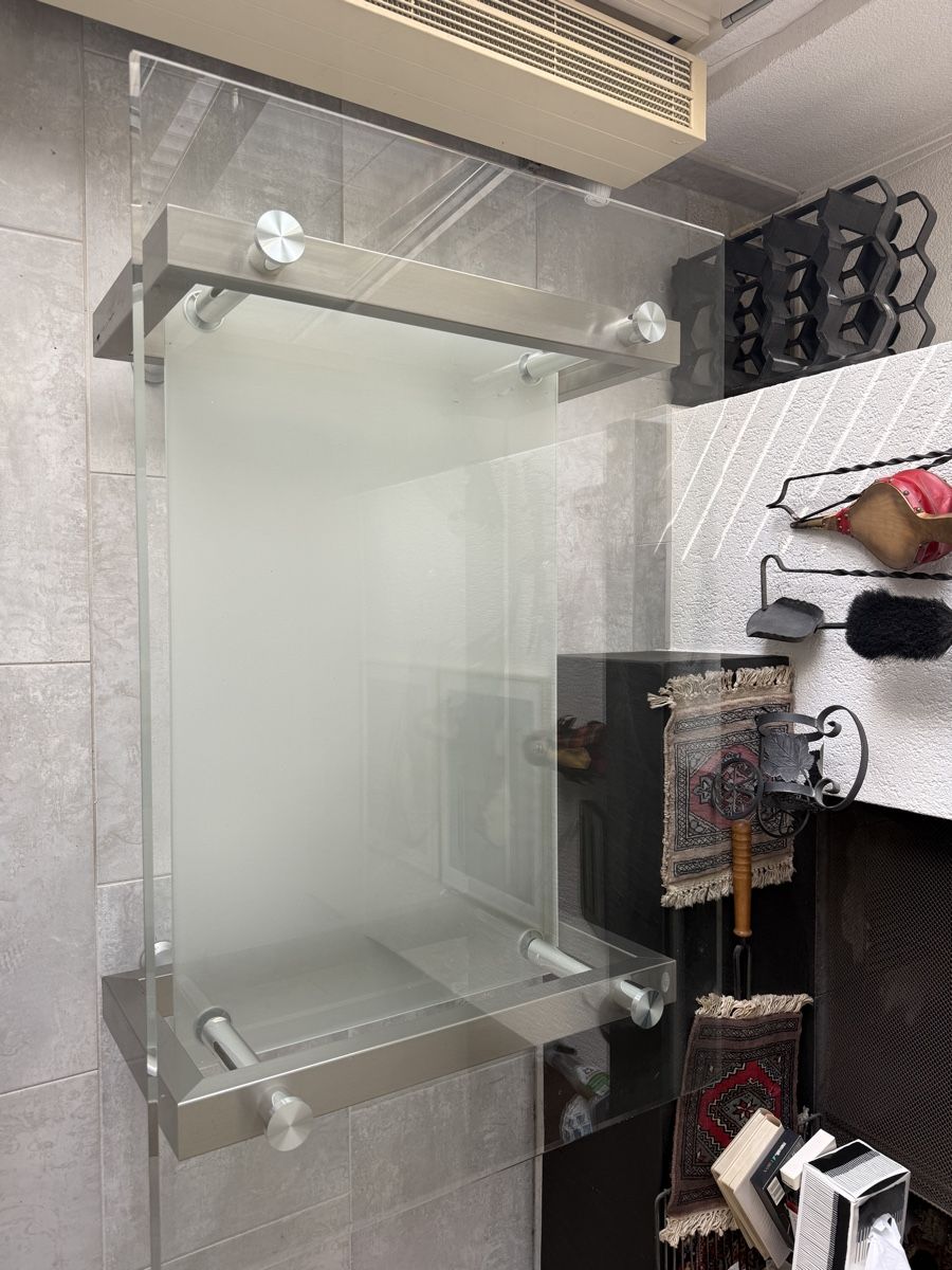 Tavoli: Couchtisch Glasplatte mit Ablage – Usato da Zumikon venduto da RS-Tec 1