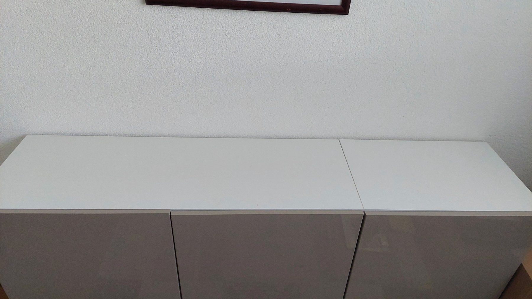 Ikea Cassettiere: Ikea besta Kommode weiss/graubeige hochglanz – Usato da Kaltbrunn venduto da AB92 1