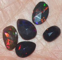 Edelstein Set L-8015 – 5 Äthiopischer Schwarzer Opal facetti