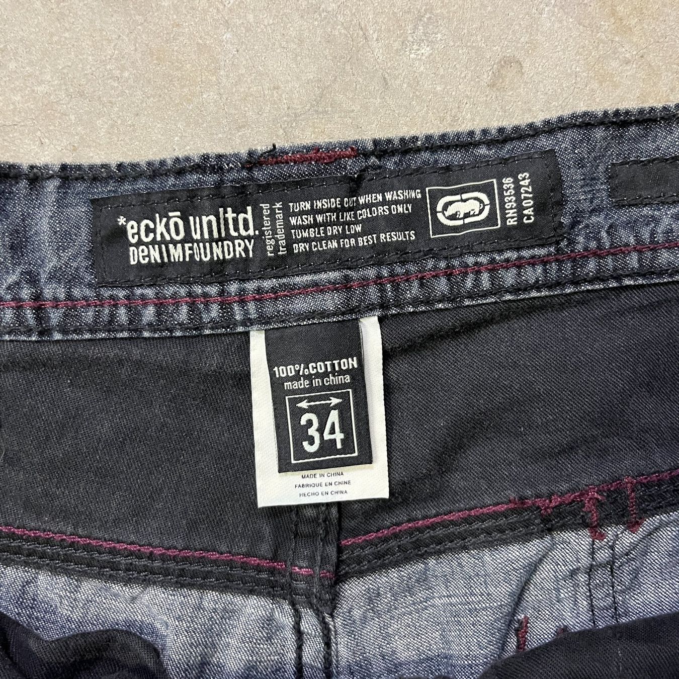 Ecko Pantaloni: Vintage Ecko Unltd Jorts (34US) – Usato da Chamoson venduto da Sapoloshop 2