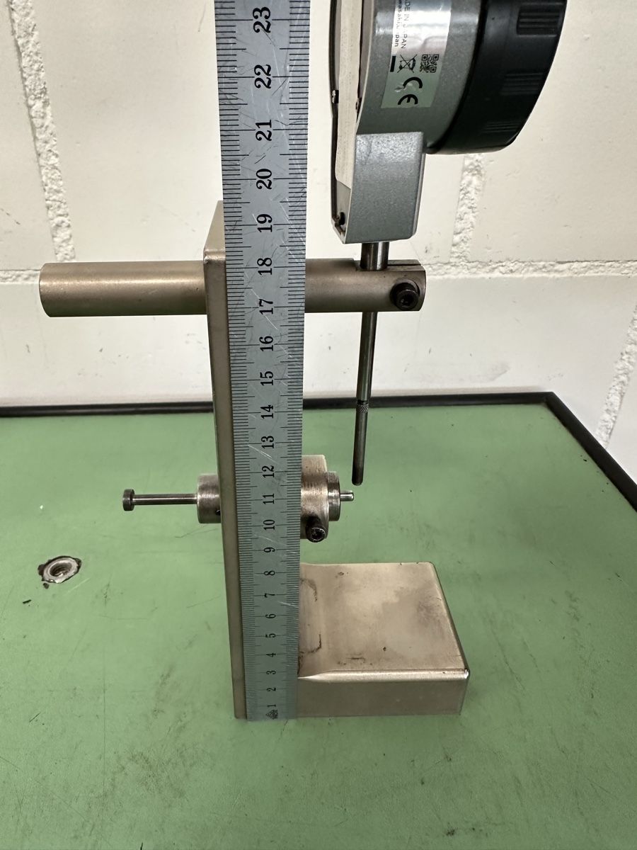 Mitutoyo Misurare: Mitutoyo Digitale Messuhr mit Stativ. – Usato da Aarberg venduto da SNMachines 7