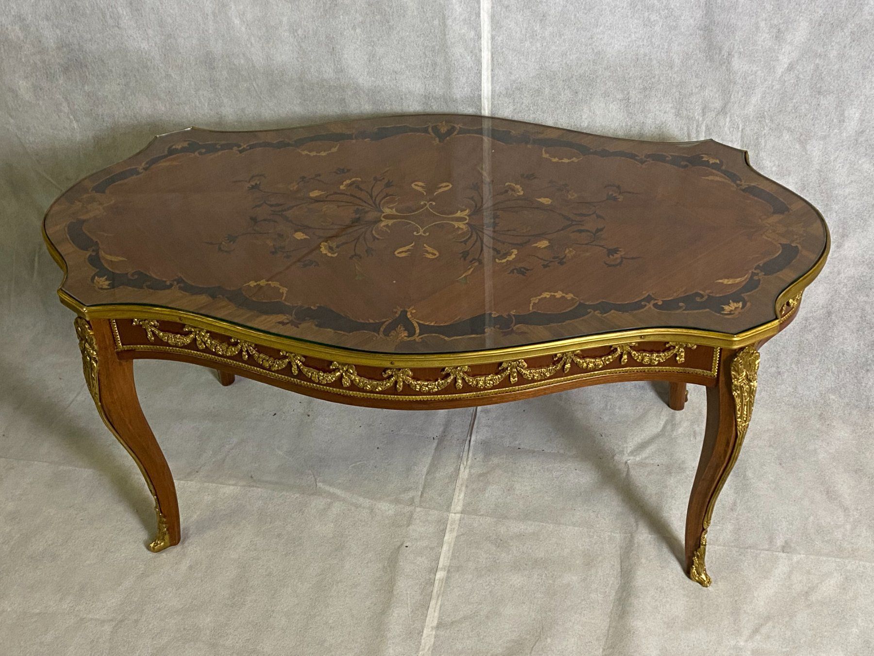 Tische: Table de salon de style Louis XV  marqueterie. – Gebraucht aus geneve von louisart 6