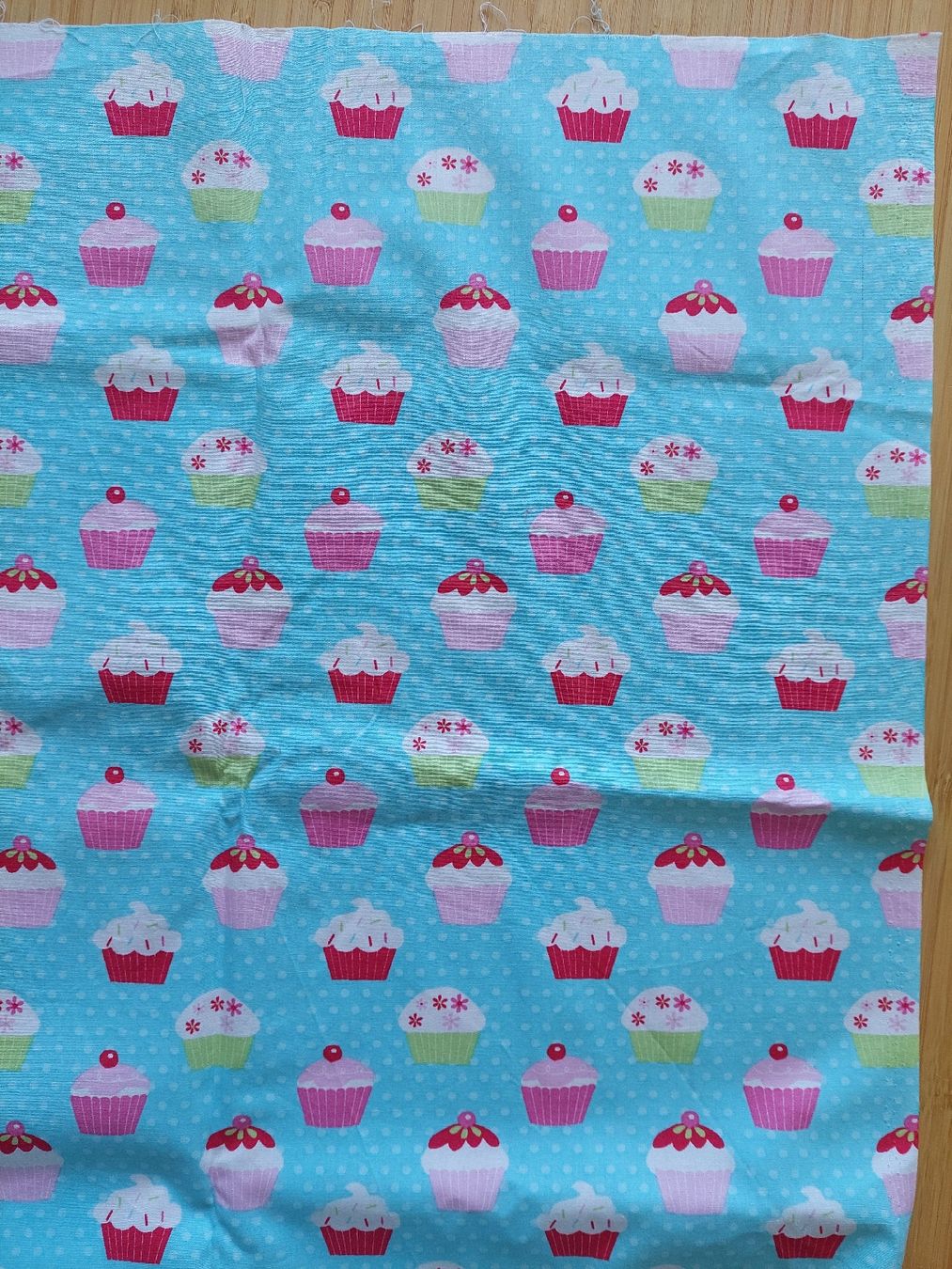Tessuti: Baumwollstoff Cupcakes – Nuovo (secondo la descrizione) da Winterthur venduto da heieli