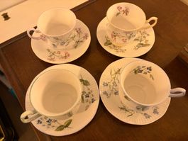4er Set Vintage Tassen mit Unterteller, Blumendekor