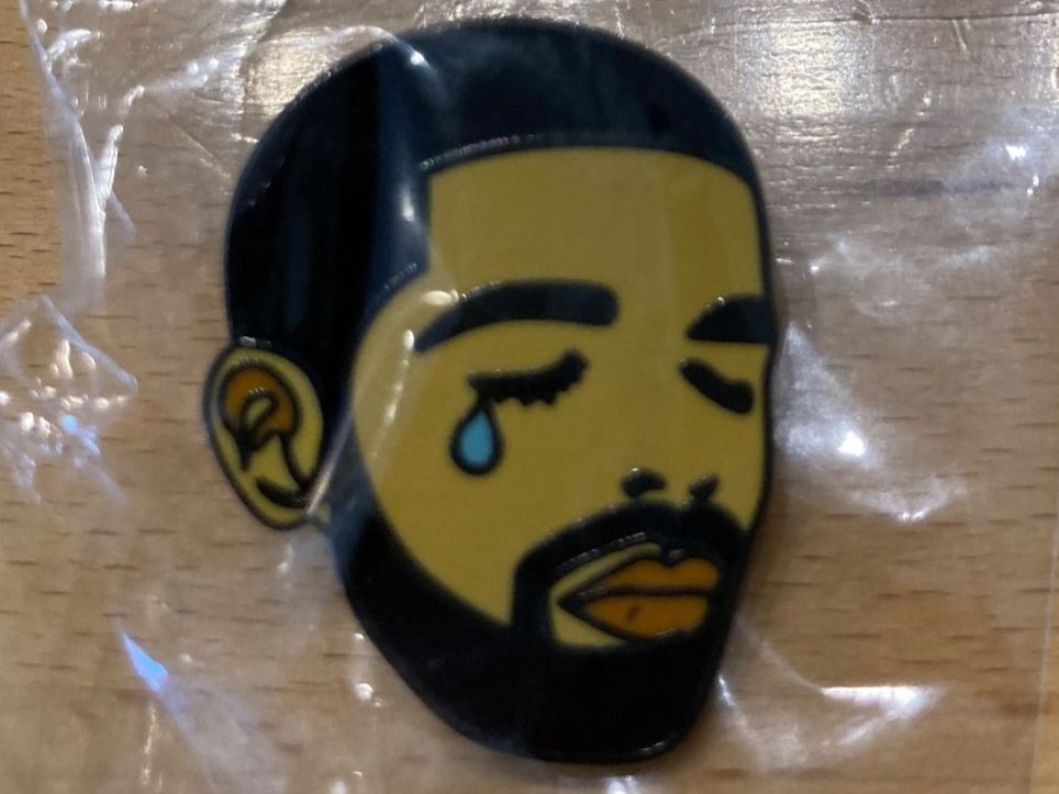 Spille & Fermagli: Drake Pin Anstecker Hip hop Rap – Nuovo (secondo la descrizione) da Horn venduto da abutre72