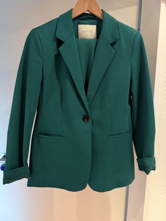 Anzug aventurine, Gr. S **TOP Zustand**