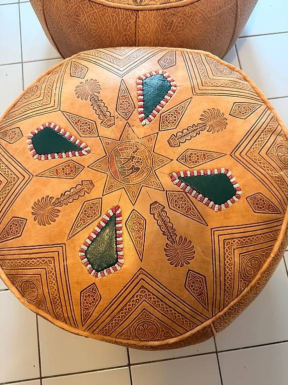 Tabourets: Pouf en cuir – D'occasion à Genève par mer_56bs 2